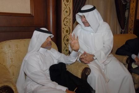 اسد تقي مع رئيس الاتحاد الآسيوي الموقوف محمد بن همام في لقاء سابق