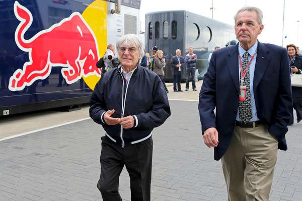 جاك روج ( يمين ) بيرني ايكلستون ( يسار )