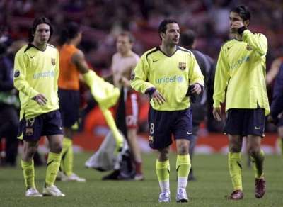 لاعبوا برشلونة بعد خروجهم من دوري الابطال