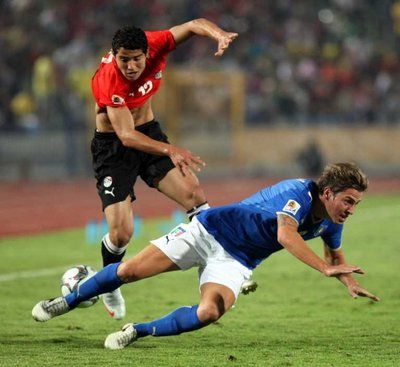 اسلام رمضان (يسار)