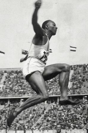 جيسي أوينز فاز بأربع ميداليات ذهبية في أولمبياد 1936