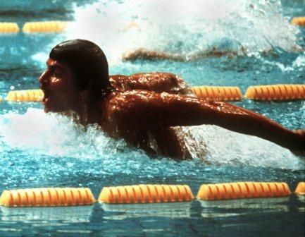 السباح الامريكي مارك سبيتز بسبع ميداليات ذهبية في أولمبياد 1972