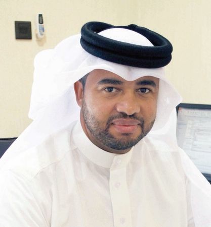 خالد الحاج رئيس لجنة الملاعب في خليجي 21 . 