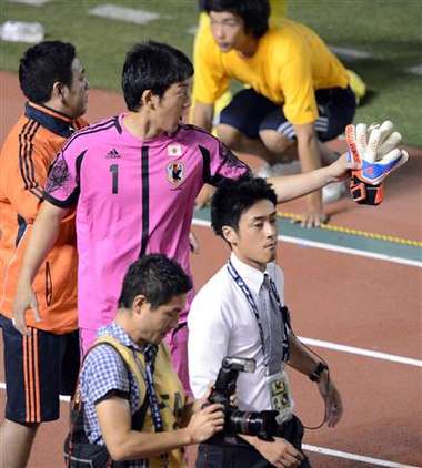 الحارس جوندا ينتقد زميله موراماتسو أمام الجميع