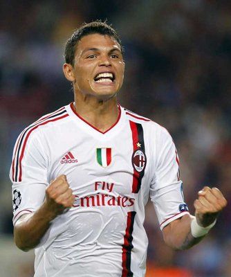 لاعب الوسط البرازيلي تياجو سيلفا