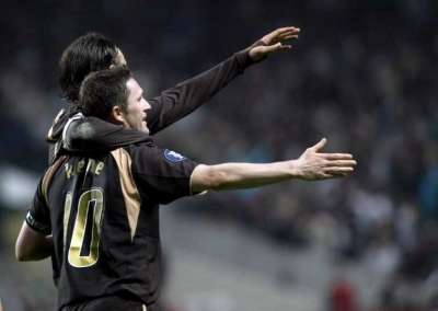 فرحة لاعبي توتنهام بهدف كين