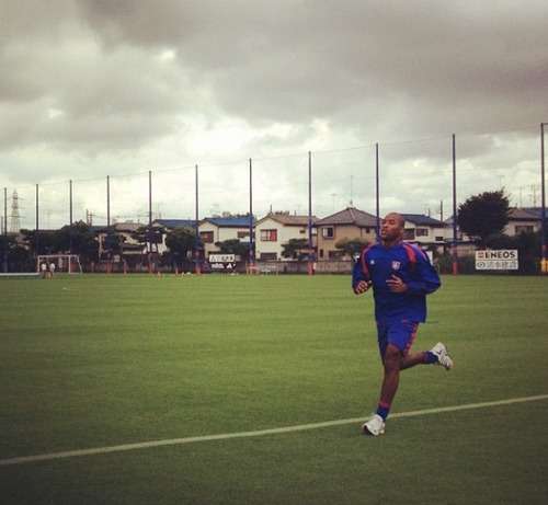 ادميلسون تواجد في مقر فريق طوكيو منذ الأسبوع الماضي