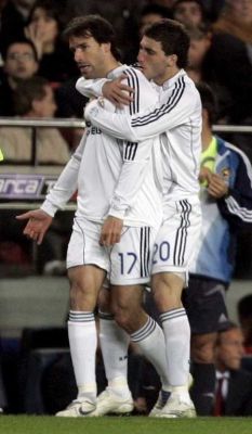 نستلروي فرحا بهدفه 