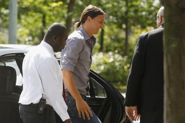 2012-07-18t093948z_1468892422_gm1e87i1d0n01_rtrmadp_3_soccer-france-psg-ibrahimovic_reuters