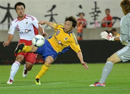 الكوري الشمالي ريانج يونج جي عند إحرازه الهدف الأول