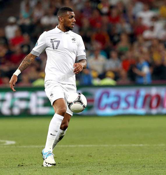 يان مفيلا لاعب وسط رين الفرنسي