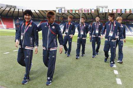 جولة لاعبو منتخب اليابان الأولمبي في استاد هامبدن بارك