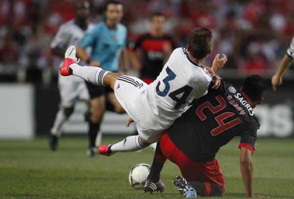 2012-07-27t210543z_1510661035_gm1e87s0e3d01_rtrmadp_3_soccer-friendly_reuters