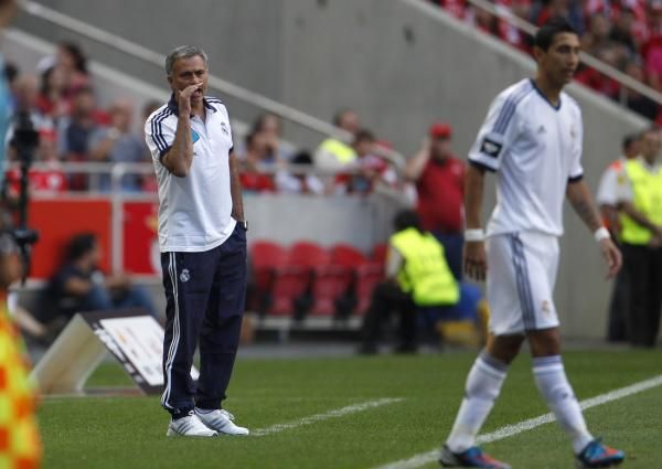 2012-07-27t192123z_1143094600_gm1e87s092d01_rtrmadp_3_soccer-friendly_reuters