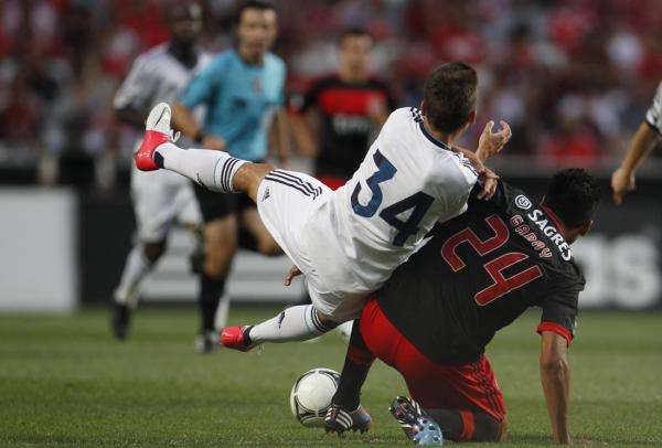 2012-07-27t210543z_1510661035_gm1e87s0e3d01_rtrmadp_3_soccer-friendly_reuters
