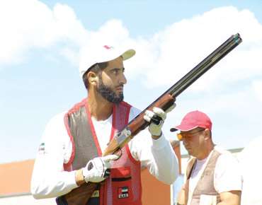 الشيخ سعيد بن مكتوم بطل الإمارات في الرماية