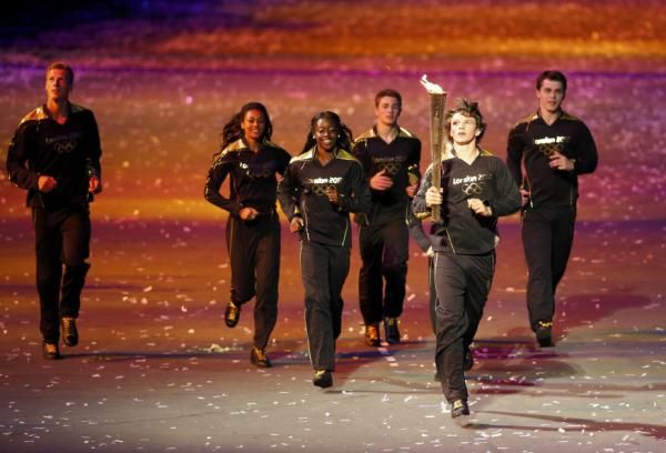 الشبان السبعة الذين أشعلوا المرجل الأولمبي 