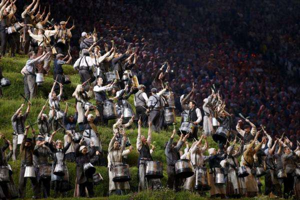 2012-07-27t203641z_1873393705_tb3e87r1l8w18_rtrmadp_3_oly-open-ceremony-day0-act1_reuters