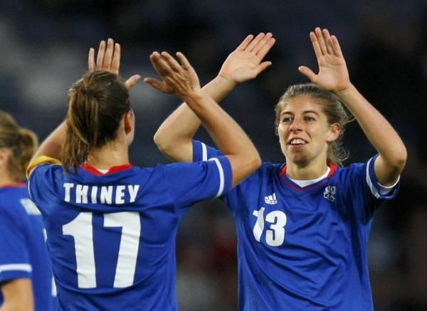 2012-07-28t205312z_1949235902_lr1e87s1m0e9r_rtrmadp_3_oly-socc-fbwsoc-fbw400g04_reuters