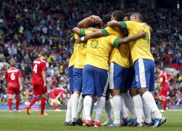 2012-07-29t161511z_2097692055_lr1e87t194z6g_rtrmadp_3_oly-socc-fbmsoc-fbm400c03_reuters
