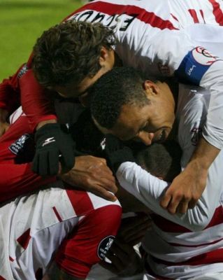 فرحة لاعبي اشبيلية بالتاهل 