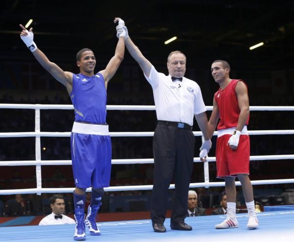 الماجري (يمين)