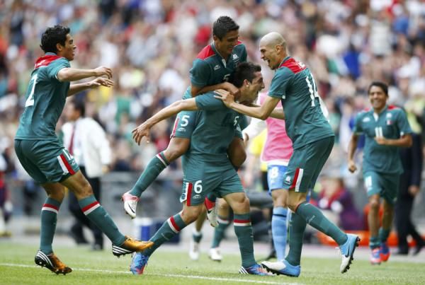 2012-08-04t160448z_535772449_lm2e88418nv38_rtrmadp_3_oly-socc-fbmsoc-fbm400303_reuters