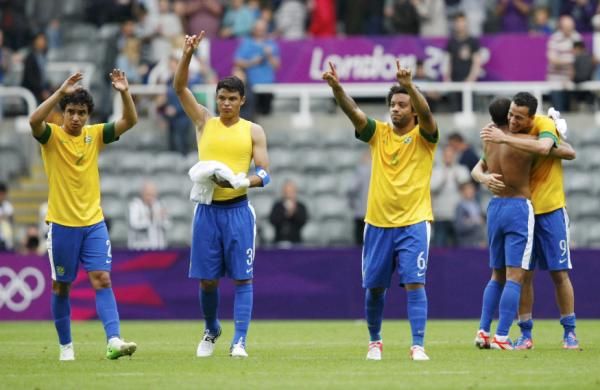 2012-08-04t180857z_571833857_lm2e8841eesar_rtrmadp_3_oly-socc-fbmsoc-fbm400302_reuters