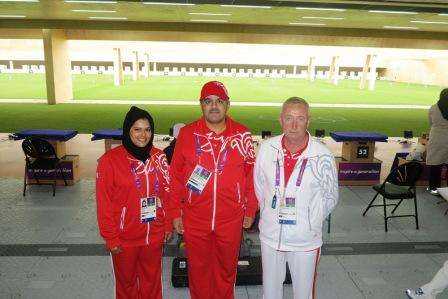 الشيخ حمد بن محمد يتوسط عزة القاسمي ومدربها