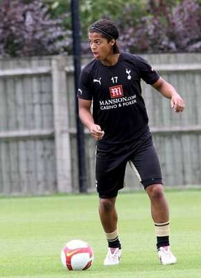 المهاجم المكسيكي جيوفاني دوس سانتوس