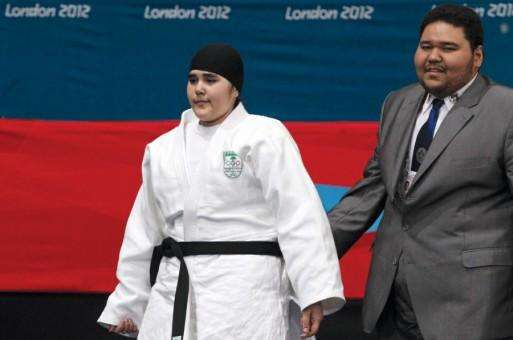 علي سراج شهرخاني خلف إبنته وجدان في الملعب وخارجه 