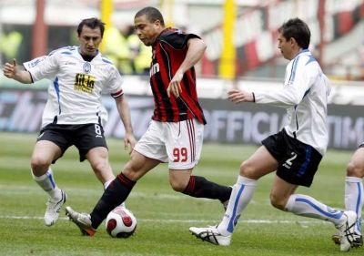 من لقاء ميلان واتلانتا 