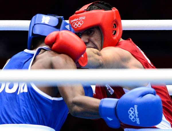 وضاحي (يمين)