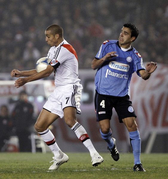 من لقاء بلجرانو وريفر بليت