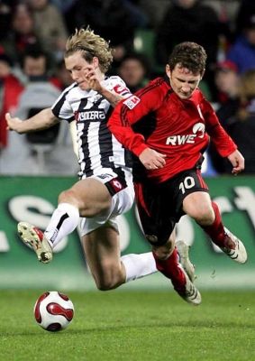 من لقاء ليفركوزن وبوروسيا مونشنغلادباخ