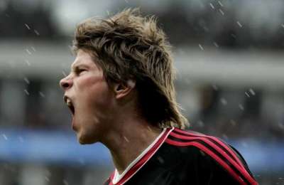 هونتلار احرز ثلاثية