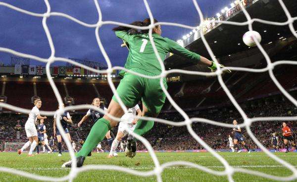 2012-08-06t205938z_1968641811_lm2e8861mbapk_rtrmadp_3_oly-socc-fbmsoc-fbw400201_reuters