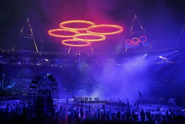 2012-07-27t203655z_195249272_lm2e87r1l988f_rtrmadp_3_oly-open-ceremony-day0-act1_reuters