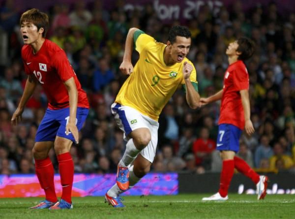 2012-08-07t201629z_573083916_lm2e8871kb7qj_rtrmadp_3_oly-socc-fbmsoc-fbm400201_reuters