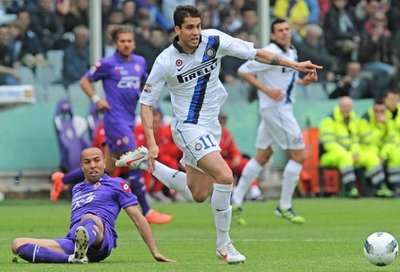 حسين خرجة (يسار)