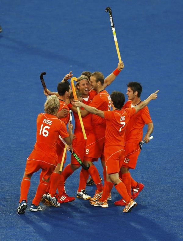 2012-08-09t201013z_142054281_lm2e8891k0sjh_rtrmadp_3_oly-hock-homhky-hom400202_reuters