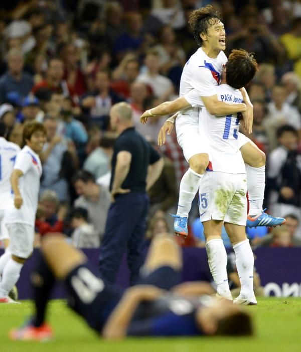 2012-08-10t210202z_1039434406_lm2e88a1mf5v0_rtrmadp_3_oly-socc-fbmsoc-fbm400102_reuters