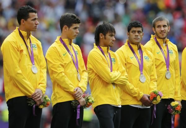 2012-08-11t165614z_767003008_lm2e88b1b1j5z_rtrmadp_3_oly-socc-fbmsoc-fbm400101_reuters