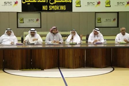 رئيس اتحاد جدة اثناء الحديث للجماهير