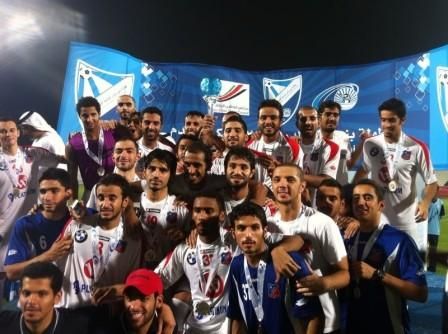 فرحة لاعبي الكويت الكويتي بالفوز بكأس بطولة بني ياس