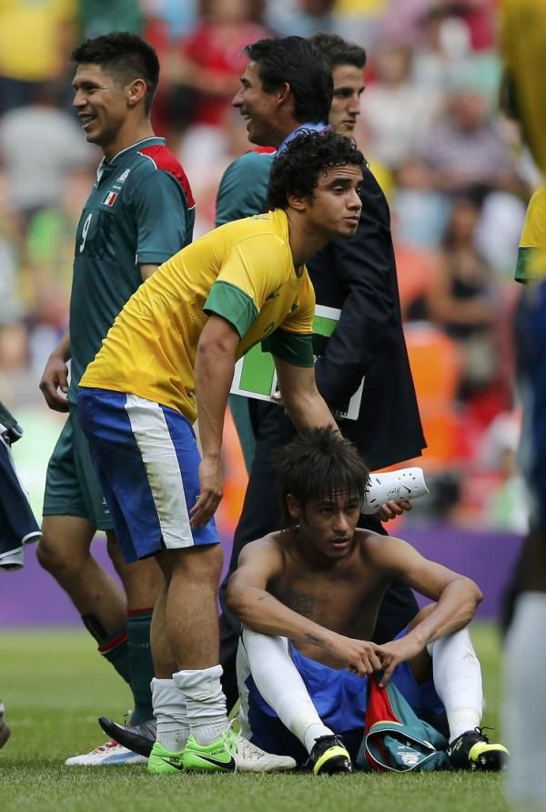 2012-08-11t161931z_152679954_lm2e88b19cc31_rtrmadp_3_oly-socc-fbmsoc-fbm400101_reuters
