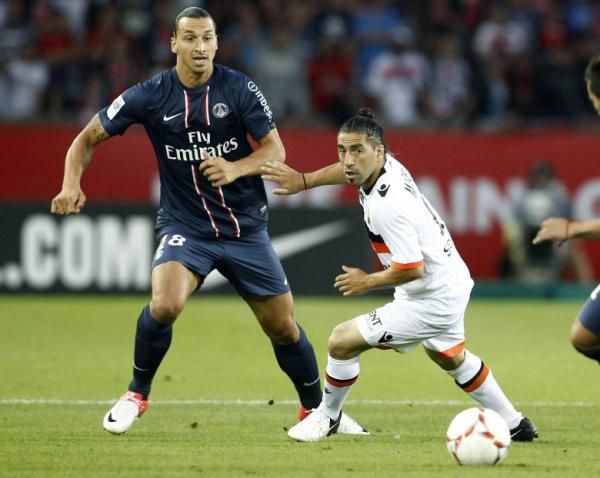 إبراهيموفيتش أثناء لقاء باريس سان جيرمان ولوريات في الدوري الفرنسي