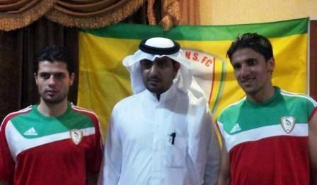 الدردور "يمين" بعد توقيعه لنجران السعودي