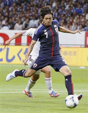 ياسوهيتو إيندو عند إحرازه هدف التقدم لمصلحة الساموراي