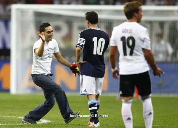 ?i=reuters%2f2012-08-15%2f2012-08-15t210436z_270244161_bm2e88f1ra601_rtrmadp_3_soccer-friendly_reuters
